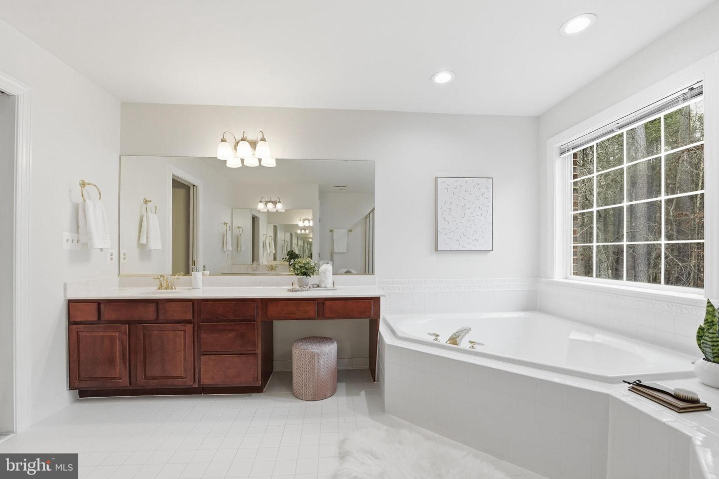 11000 FARMVIEW WAY, SPOTSYLVANIA, Virginia 22551, 4 Bedrooms Bedrooms, ,2 BathroomsBathrooms,Residential,For sale,11000 FARMVIEW WAY,VASP2039502 MLS # VASP2039502