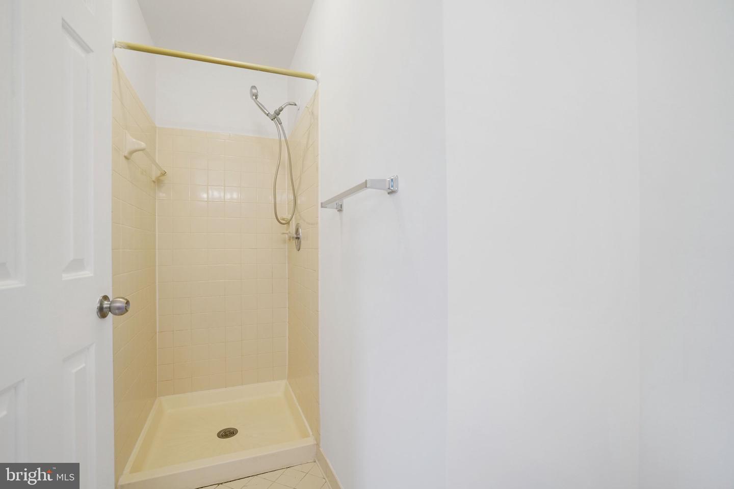 3733 ROXBURY LN, ALEXANDRIA, Virginia 22309, 2 Bedrooms Bedrooms, ,3 BathroomsBathrooms,Residential,For sale,3733 ROXBURY LN,VAFX2292382 MLS # VAFX2292382