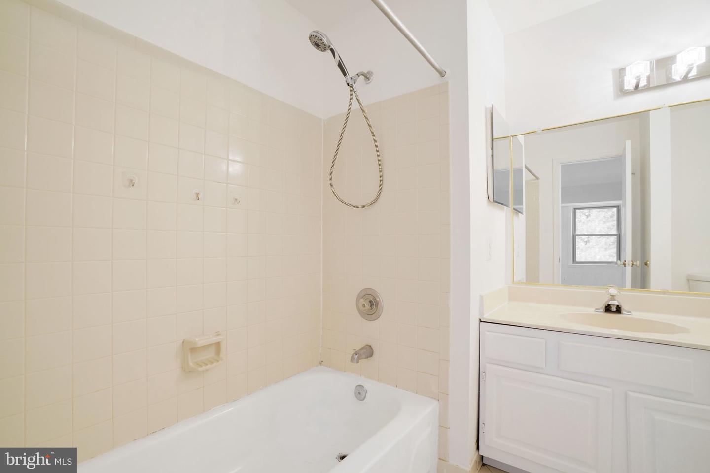 3733 ROXBURY LN, ALEXANDRIA, Virginia 22309, 2 Bedrooms Bedrooms, ,3 BathroomsBathrooms,Residential,For sale,3733 ROXBURY LN,VAFX2292382 MLS # VAFX2292382