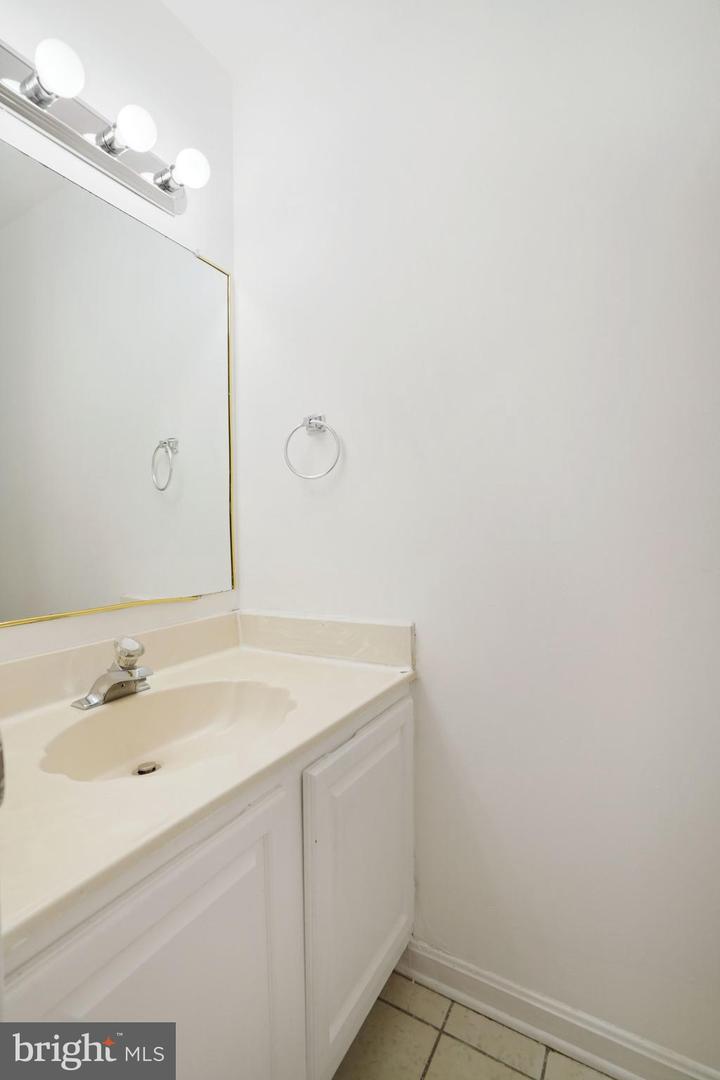 3733 ROXBURY LN, ALEXANDRIA, Virginia 22309, 2 Bedrooms Bedrooms, ,3 BathroomsBathrooms,Residential,For sale,3733 ROXBURY LN,VAFX2292382 MLS # VAFX2292382