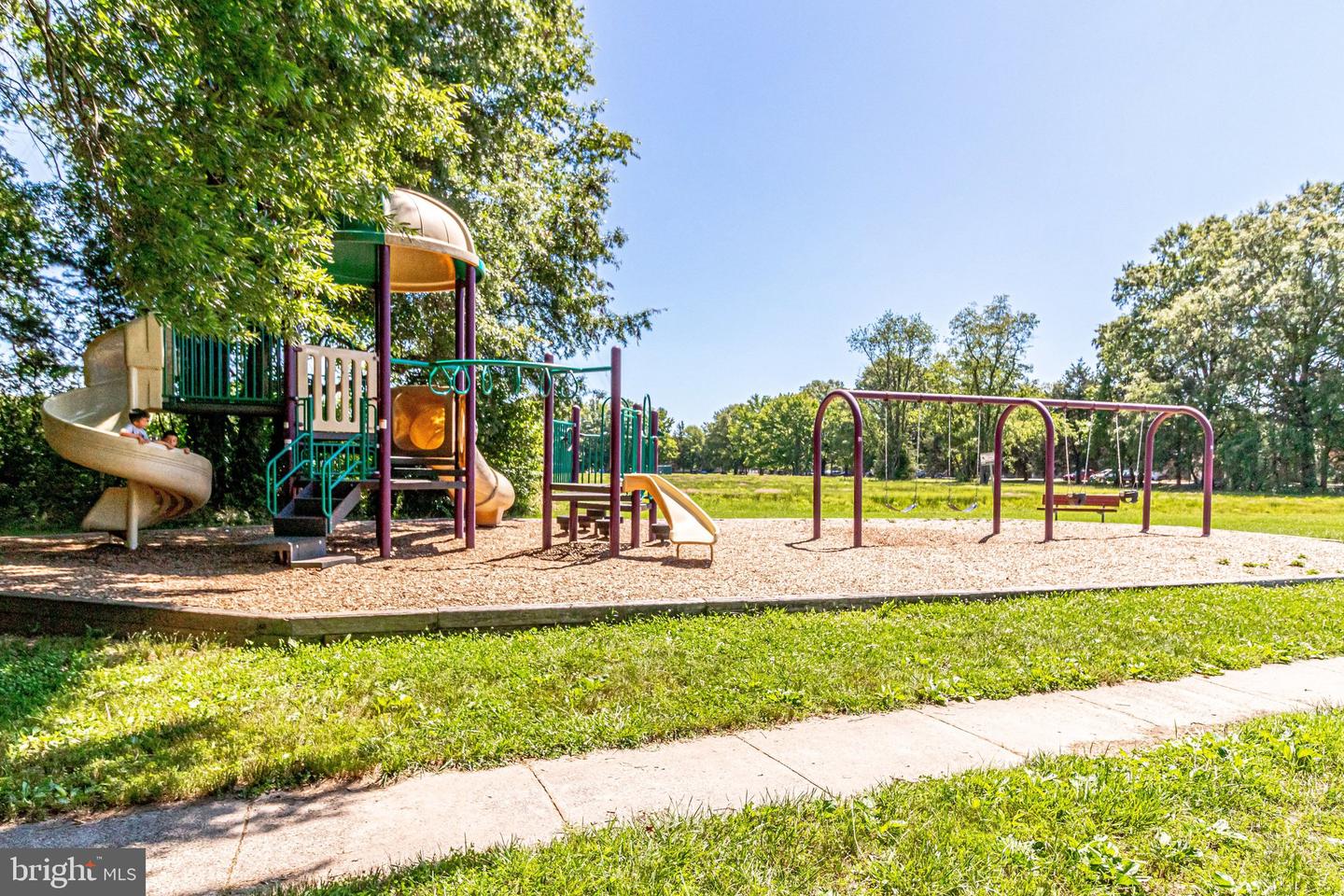 3733 ROXBURY LN, ALEXANDRIA, Virginia 22309, 2 Bedrooms Bedrooms, ,3 BathroomsBathrooms,Residential,For sale,3733 ROXBURY LN,VAFX2292382 MLS # VAFX2292382