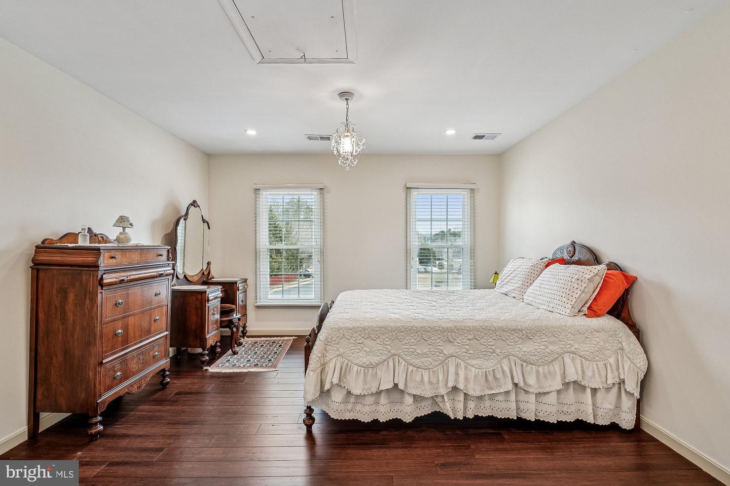 13303 REGAL CREST DR, CLIFTON, Virginia 20124, 4 Bedrooms Bedrooms, ,4 BathroomsBathrooms,Residential,For sale,13303 REGAL CREST DR,VAFX2292468 MLS # VAFX2292468