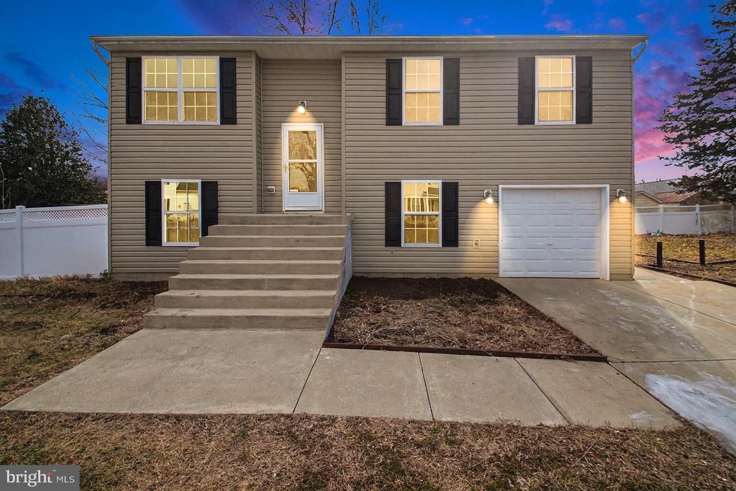 1002 MARTINGALE CT, FREDERICKSBURG, Virginia 22401, 5 Bedrooms Bedrooms, 12 Rooms Rooms,3 BathroomsBathrooms,Residential,For sale,1002 MARTINGALE CT,VAFB2009706 MLS # VAFB2009706