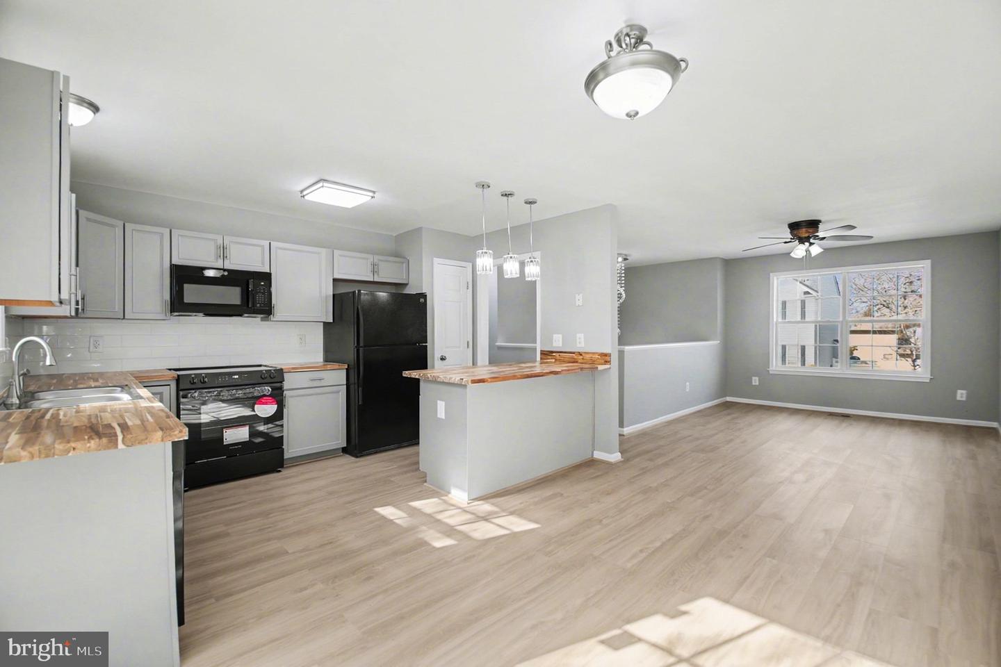 1002 MARTINGALE CT, FREDERICKSBURG, Virginia 22401, 5 Bedrooms Bedrooms, 12 Rooms Rooms,3 BathroomsBathrooms,Residential,For sale,1002 MARTINGALE CT,VAFB2009706 MLS # VAFB2009706