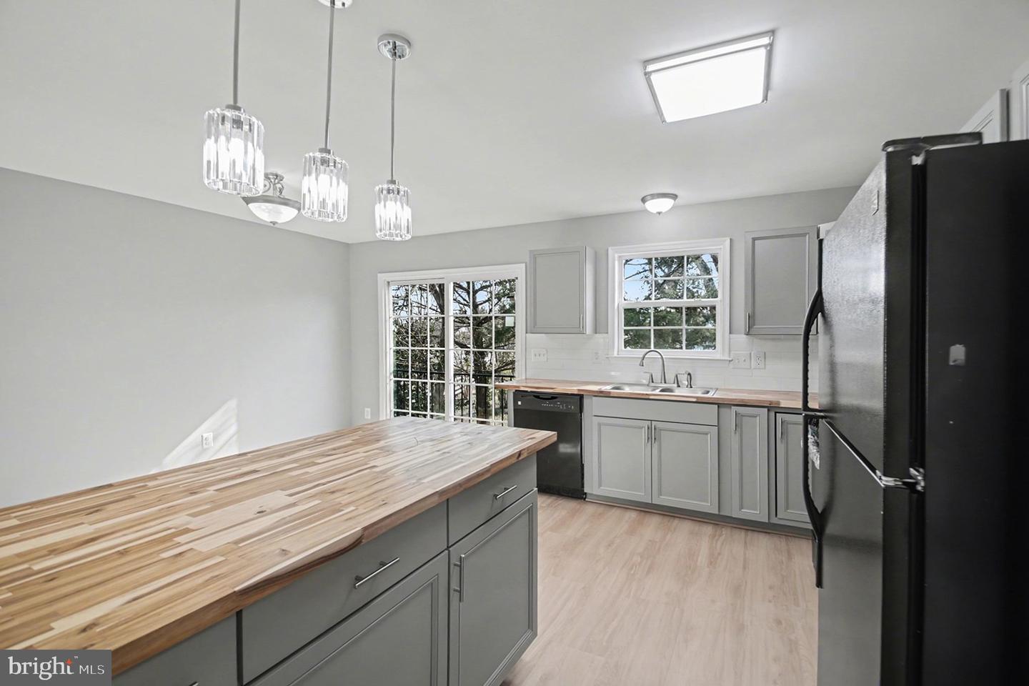 1002 MARTINGALE CT, FREDERICKSBURG, Virginia 22401, 5 Bedrooms Bedrooms, 12 Rooms Rooms,3 BathroomsBathrooms,Residential,For sale,1002 MARTINGALE CT,VAFB2009706 MLS # VAFB2009706