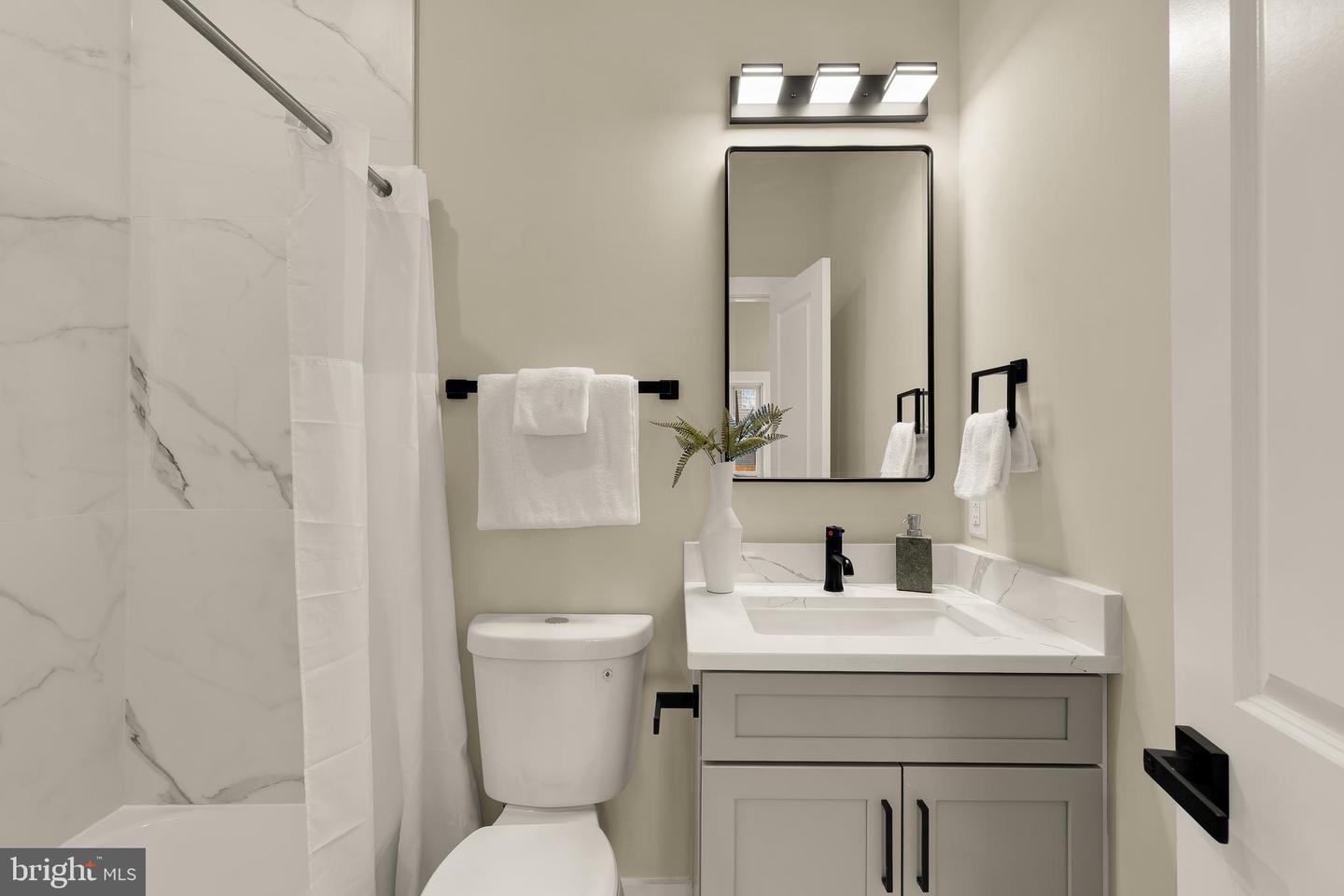 422 WARNER ST NW, WASHINGTON, District Of Columbia 20001, 4 Bedrooms Bedrooms, ,4 BathroomsBathrooms,Residential,For sale,422 WARNER ST NW,DCDC2247590 MLS # DCDC2247590