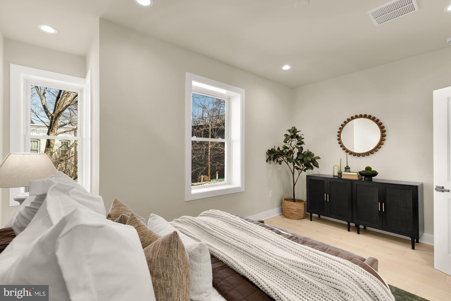 422 WARNER ST NW, WASHINGTON, District Of Columbia 20001, 4 Bedrooms Bedrooms, ,4 BathroomsBathrooms,Residential,For sale,422 WARNER ST NW,DCDC2247590 MLS # DCDC2247590