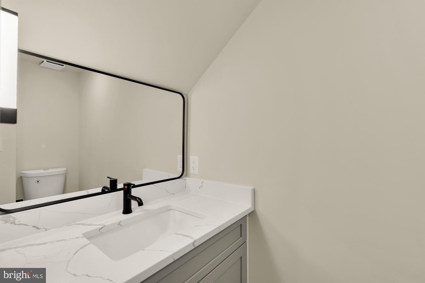 422 WARNER ST NW, WASHINGTON, District Of Columbia 20001, 4 Bedrooms Bedrooms, ,4 BathroomsBathrooms,Residential,For sale,422 WARNER ST NW,DCDC2247590 MLS # DCDC2247590