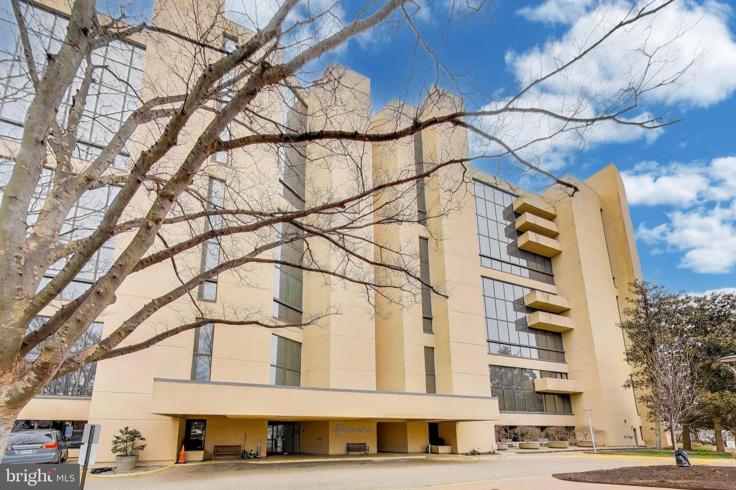 1101 S ARLINGTON RIDGE RD #305, ARLINGTON, Virginia 22202, 2 Bedrooms Bedrooms, ,2 BathroomsBathrooms,Residential,For sale,1101 S ARLINGTON RIDGE RD #305,VAAR2069254 MLS # VAAR2069254