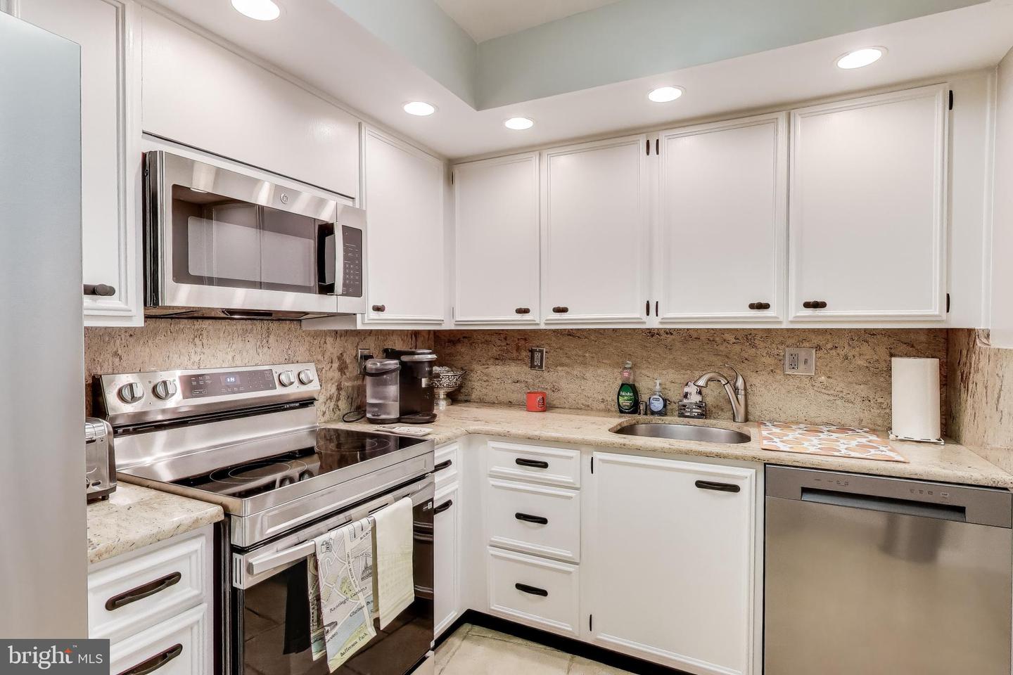 1101 S ARLINGTON RIDGE RD #305, ARLINGTON, Virginia 22202, 2 Bedrooms Bedrooms, ,2 BathroomsBathrooms,Residential,For sale,1101 S ARLINGTON RIDGE RD #305,VAAR2069254 MLS # VAAR2069254