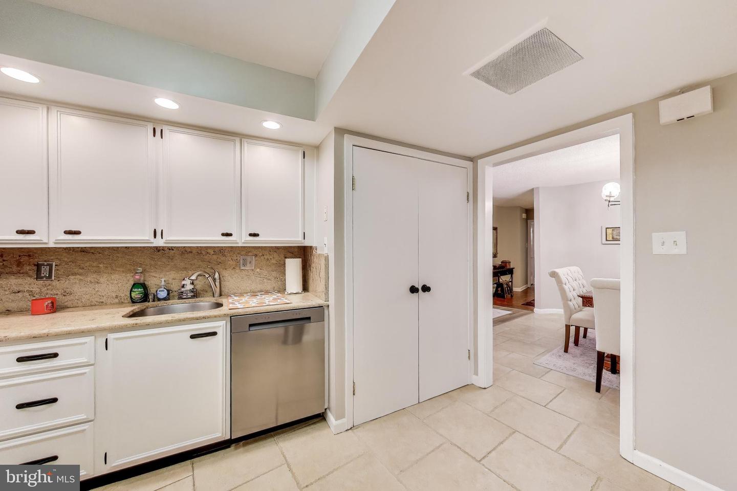 1101 S ARLINGTON RIDGE RD #305, ARLINGTON, Virginia 22202, 2 Bedrooms Bedrooms, ,2 BathroomsBathrooms,Residential,For sale,1101 S ARLINGTON RIDGE RD #305,VAAR2069254 MLS # VAAR2069254