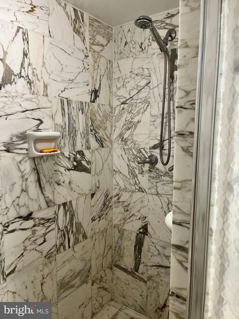 1101 S ARLINGTON RIDGE RD #305, ARLINGTON, Virginia 22202, 2 Bedrooms Bedrooms, ,2 BathroomsBathrooms,Residential,For sale,1101 S ARLINGTON RIDGE RD #305,VAAR2069254 MLS # VAAR2069254