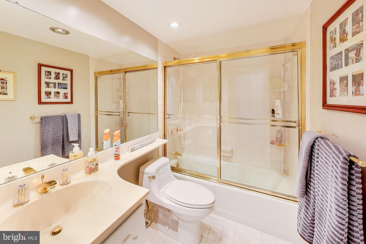 1101 S ARLINGTON RIDGE RD #305, ARLINGTON, Virginia 22202, 2 Bedrooms Bedrooms, ,2 BathroomsBathrooms,Residential,For sale,1101 S ARLINGTON RIDGE RD #305,VAAR2069254 MLS # VAAR2069254