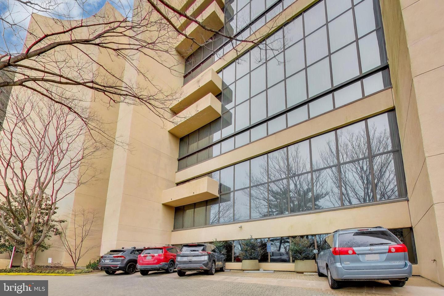 1101 S ARLINGTON RIDGE RD #305, ARLINGTON, Virginia 22202, 2 Bedrooms Bedrooms, ,2 BathroomsBathrooms,Residential,For sale,1101 S ARLINGTON RIDGE RD #305,VAAR2069254 MLS # VAAR2069254