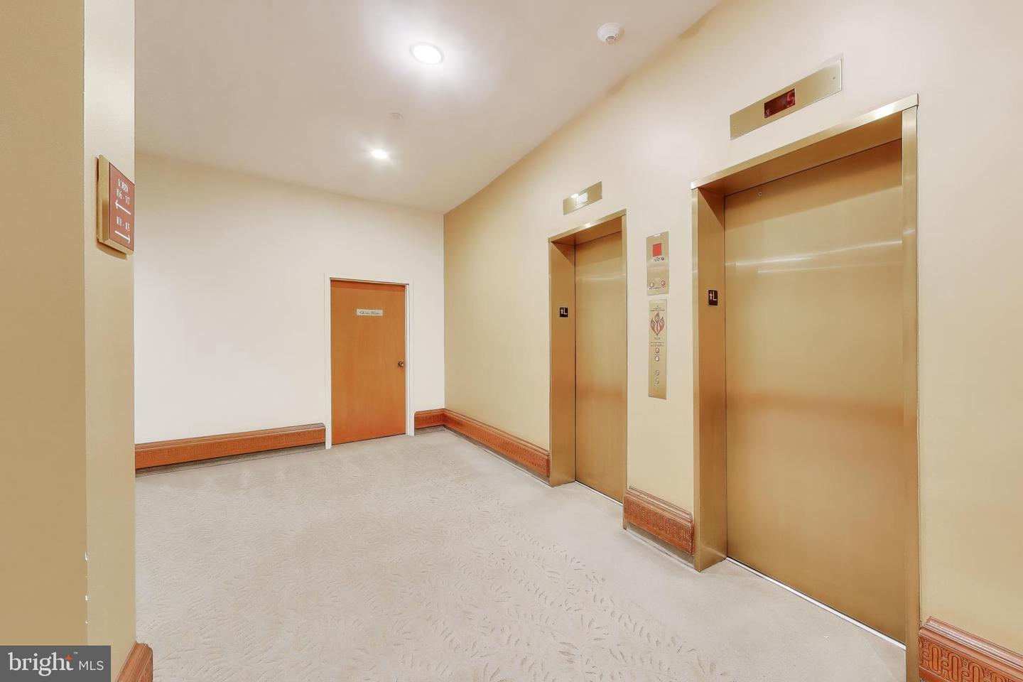 1101 S ARLINGTON RIDGE RD #305, ARLINGTON, Virginia 22202, 2 Bedrooms Bedrooms, ,2 BathroomsBathrooms,Residential,For sale,1101 S ARLINGTON RIDGE RD #305,VAAR2069254 MLS # VAAR2069254