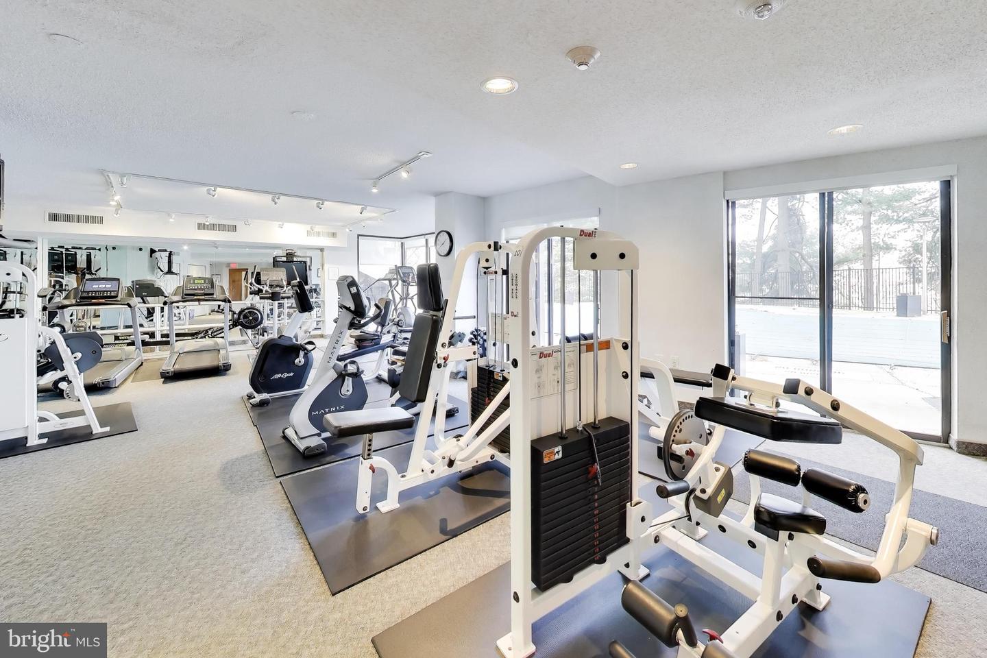 1101 S ARLINGTON RIDGE RD #305, ARLINGTON, Virginia 22202, 2 Bedrooms Bedrooms, ,2 BathroomsBathrooms,Residential,For sale,1101 S ARLINGTON RIDGE RD #305,VAAR2069254 MLS # VAAR2069254