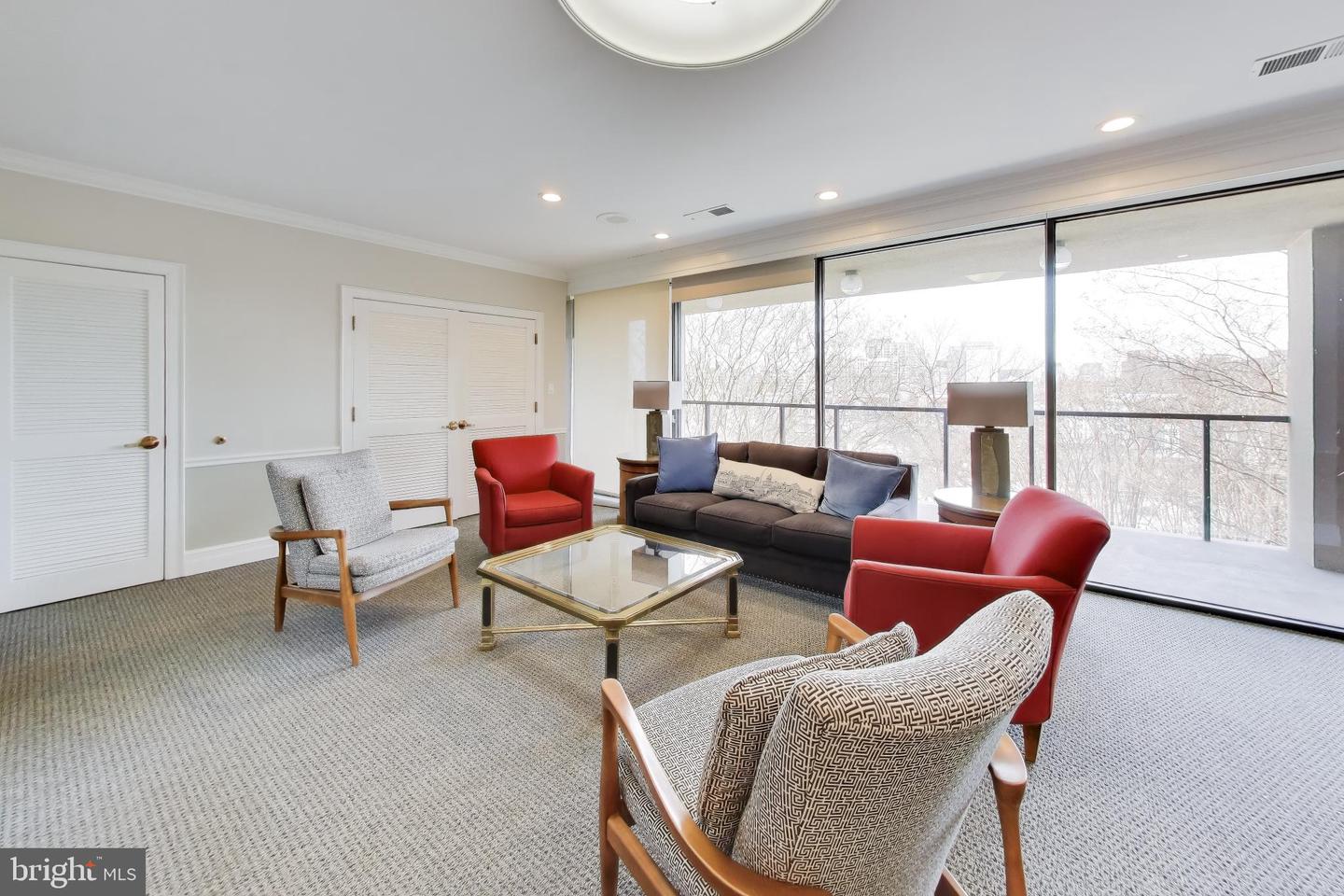 1101 S ARLINGTON RIDGE RD #305, ARLINGTON, Virginia 22202, 2 Bedrooms Bedrooms, ,2 BathroomsBathrooms,Residential,For sale,1101 S ARLINGTON RIDGE RD #305,VAAR2069254 MLS # VAAR2069254