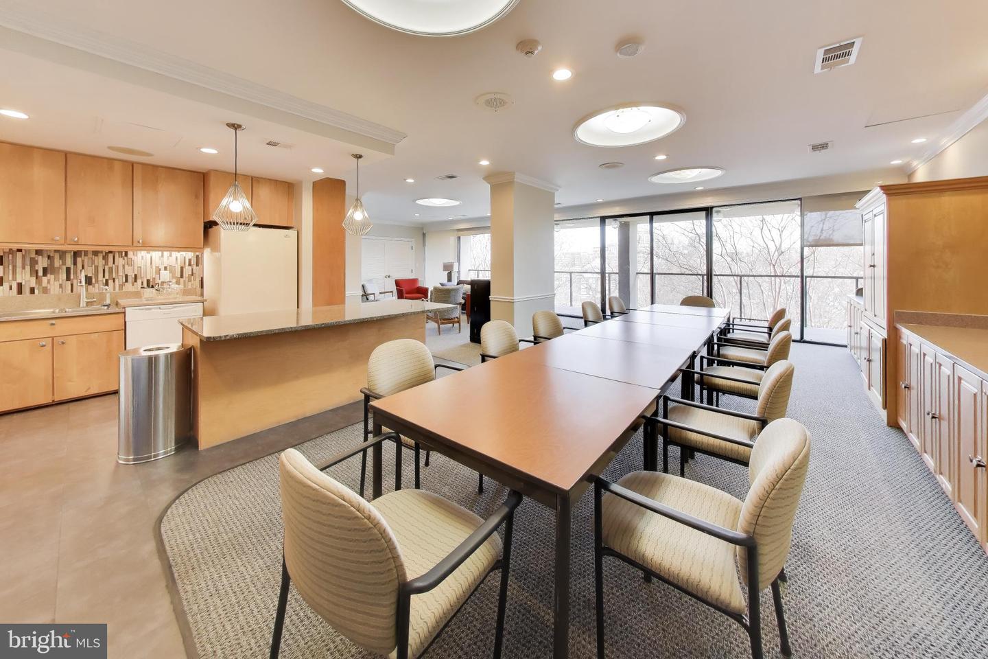 1101 S ARLINGTON RIDGE RD #305, ARLINGTON, Virginia 22202, 2 Bedrooms Bedrooms, ,2 BathroomsBathrooms,Residential,For sale,1101 S ARLINGTON RIDGE RD #305,VAAR2069254 MLS # VAAR2069254