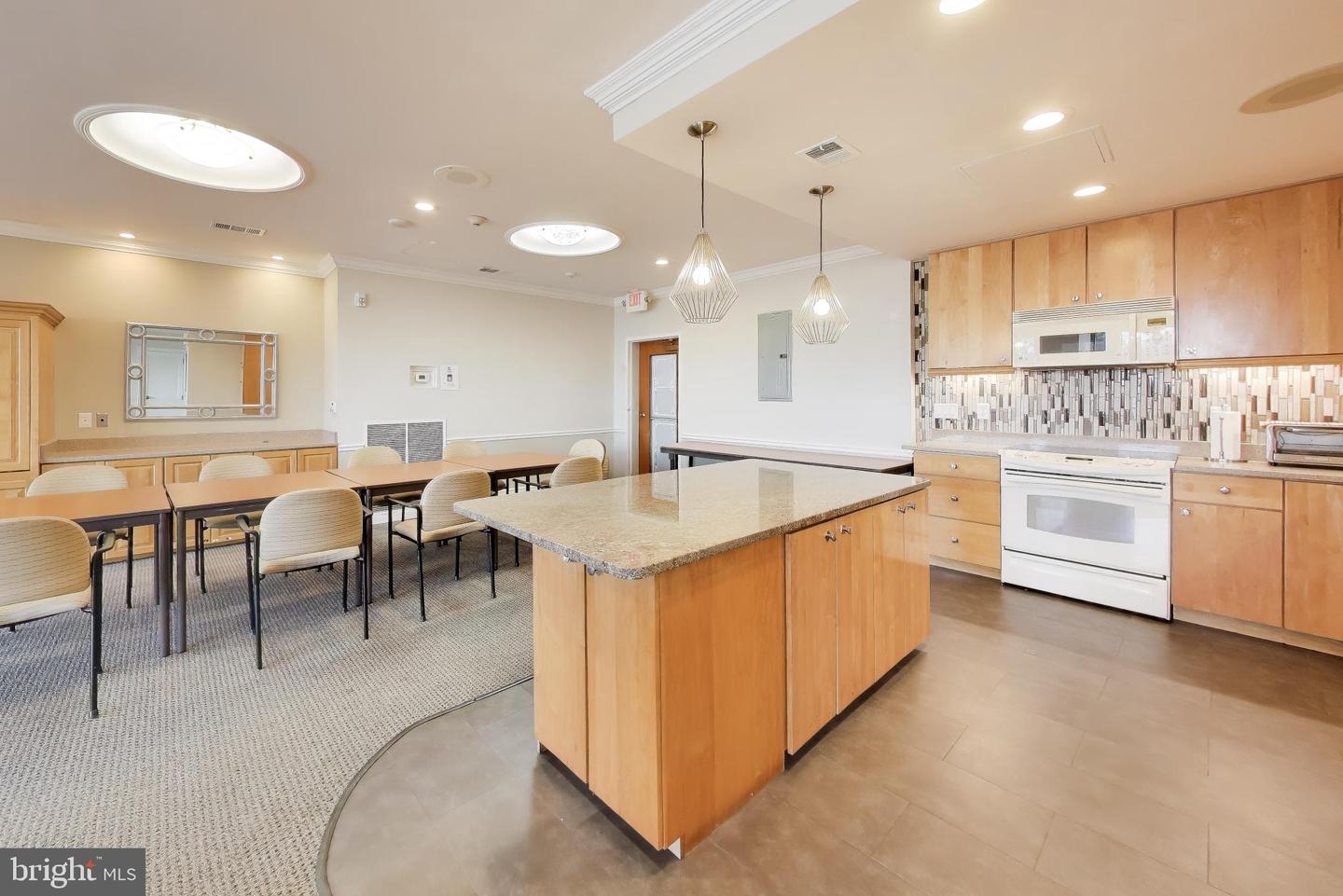 1101 S ARLINGTON RIDGE RD #305, ARLINGTON, Virginia 22202, 2 Bedrooms Bedrooms, ,2 BathroomsBathrooms,Residential,For sale,1101 S ARLINGTON RIDGE RD #305,VAAR2069254 MLS # VAAR2069254