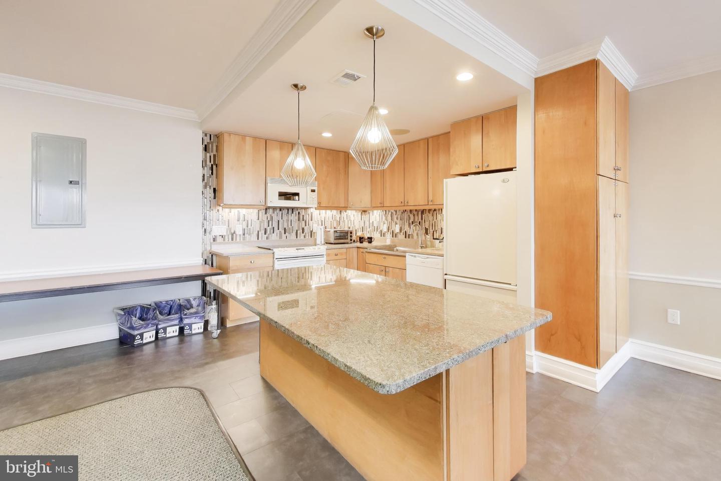 1101 S ARLINGTON RIDGE RD #305, ARLINGTON, Virginia 22202, 2 Bedrooms Bedrooms, ,2 BathroomsBathrooms,Residential,For sale,1101 S ARLINGTON RIDGE RD #305,VAAR2069254 MLS # VAAR2069254