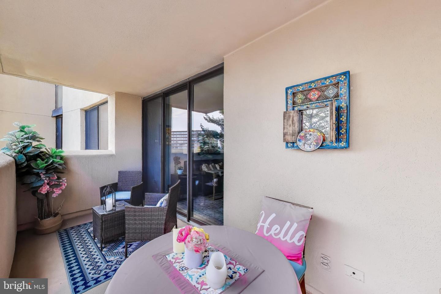 1101 S ARLINGTON RIDGE RD #305, ARLINGTON, Virginia 22202, 2 Bedrooms Bedrooms, ,2 BathroomsBathrooms,Residential,For sale,1101 S ARLINGTON RIDGE RD #305,VAAR2069254 MLS # VAAR2069254