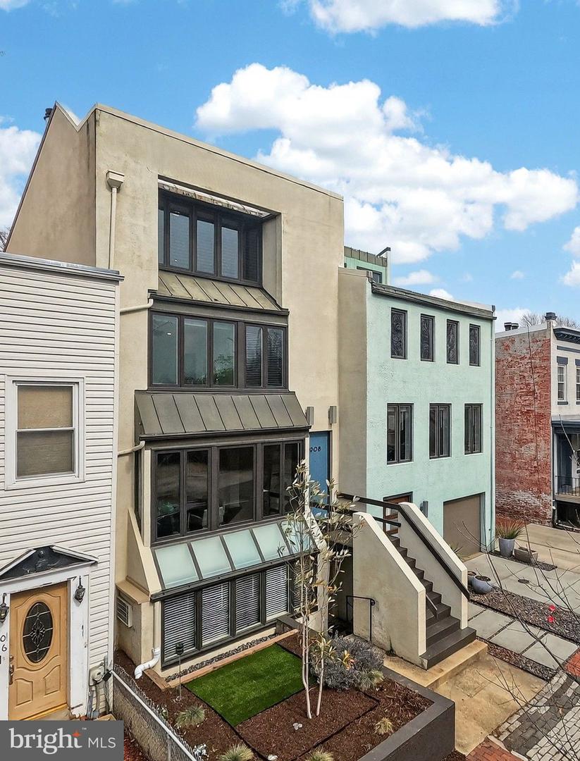 908 INDEPENDENCE AVE SE, WASHINGTON, District Of Columbia 20003, 5 Bedrooms Bedrooms, ,3 BathroomsBathrooms,Residential,For sale,908 INDEPENDENCE AVE SE,DCDC2247618 MLS # DCDC2247618