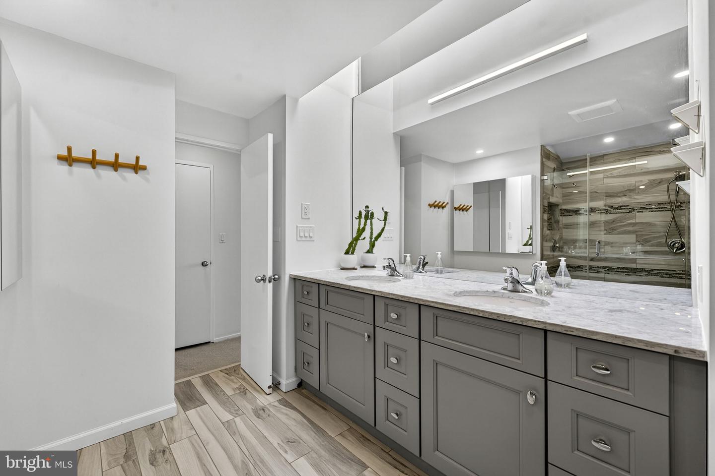 908 INDEPENDENCE AVE SE, WASHINGTON, District Of Columbia 20003, 5 Bedrooms Bedrooms, ,3 BathroomsBathrooms,Residential,For sale,908 INDEPENDENCE AVE SE,DCDC2247618 MLS # DCDC2247618