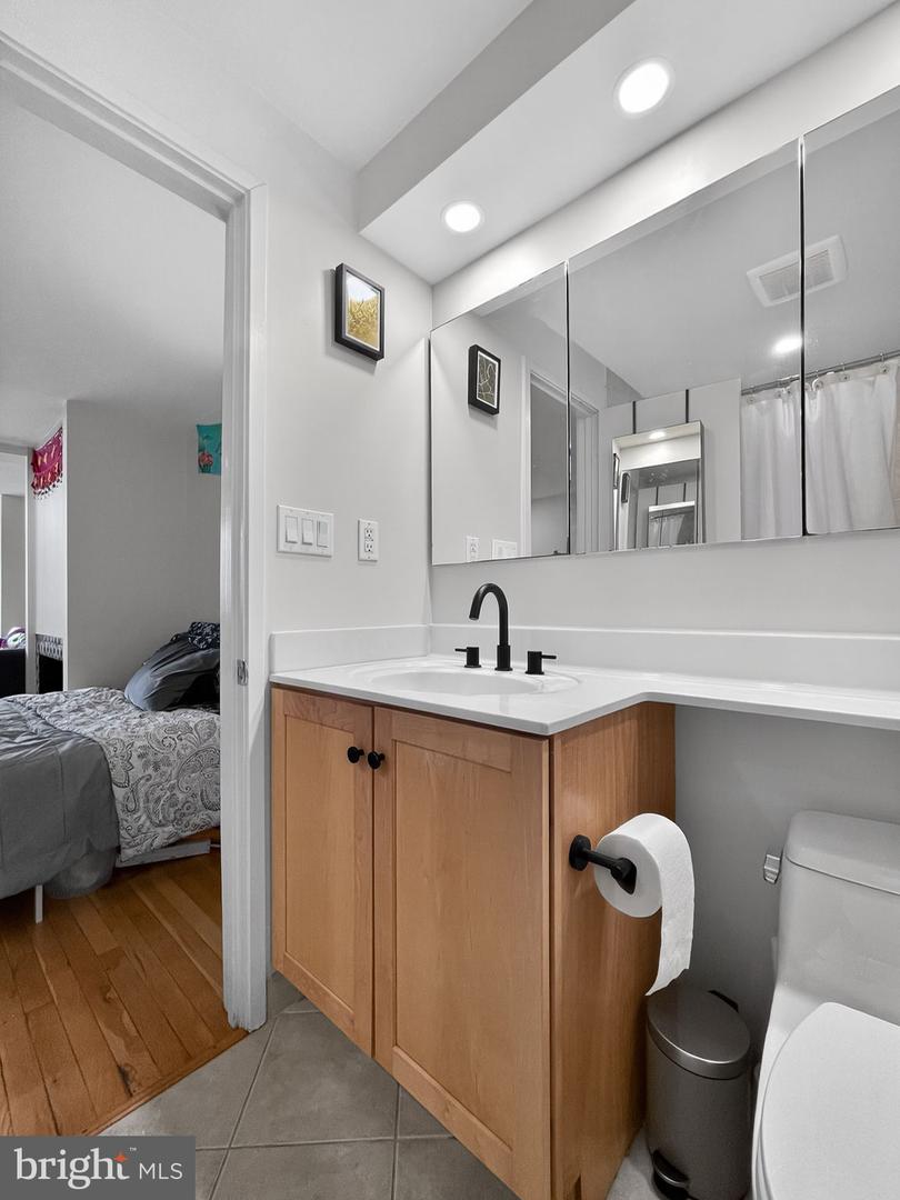 908 INDEPENDENCE AVE SE, WASHINGTON, District Of Columbia 20003, 5 Bedrooms Bedrooms, ,3 BathroomsBathrooms,Residential,For sale,908 INDEPENDENCE AVE SE,DCDC2247618 MLS # DCDC2247618