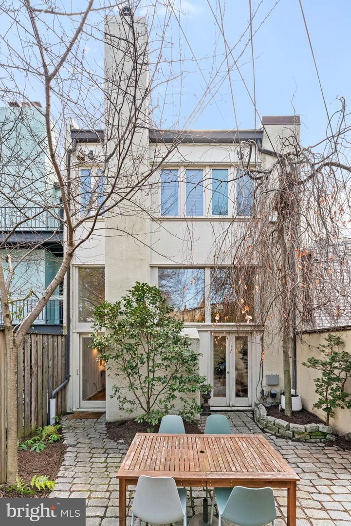 908 INDEPENDENCE AVE SE, WASHINGTON, District Of Columbia 20003, 5 Bedrooms Bedrooms, ,3 BathroomsBathrooms,Residential,For sale,908 INDEPENDENCE AVE SE,DCDC2247618 MLS # DCDC2247618