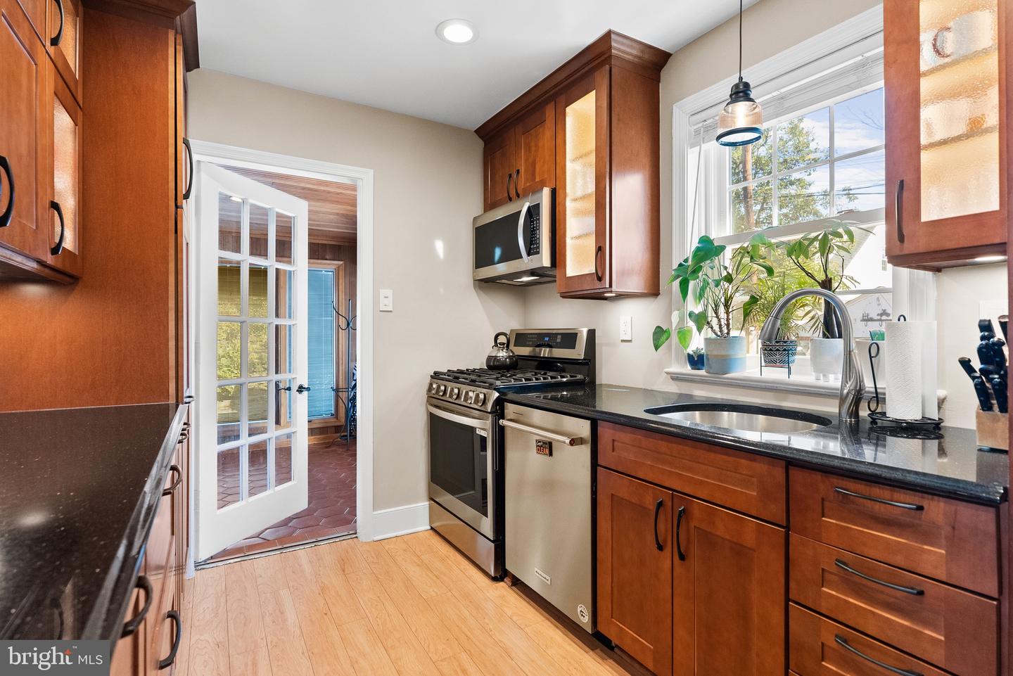 5542 18TH RD N, ARLINGTON, Virginia 22205, 4 Bedrooms Bedrooms, ,3 BathroomsBathrooms,Residential,For sale,5542 18TH RD N,VAAR2069272 MLS # VAAR2069272