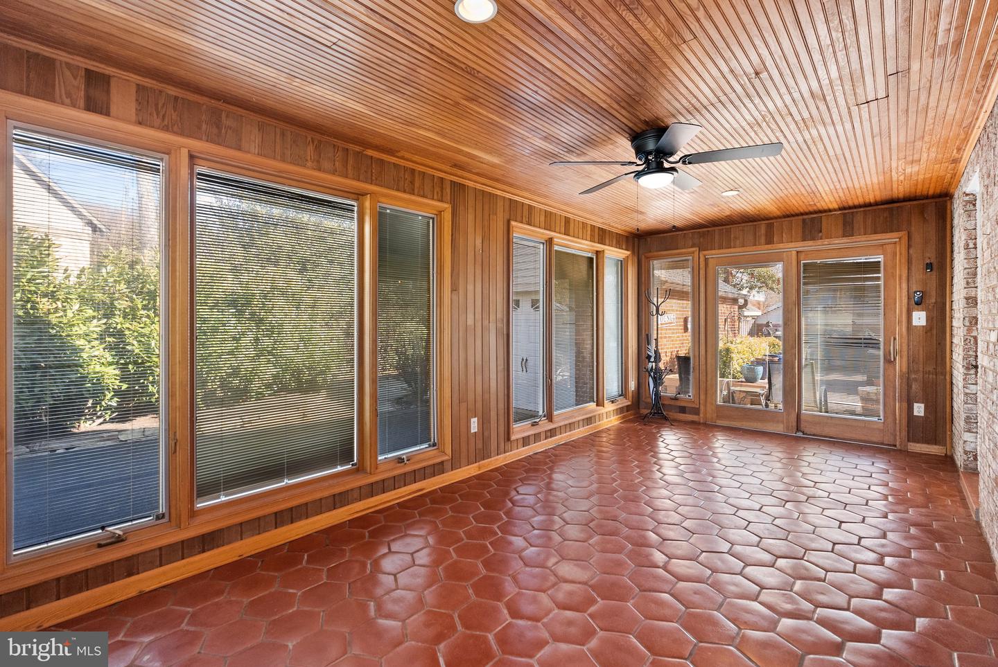 5542 18TH RD N, ARLINGTON, Virginia 22205, 4 Bedrooms Bedrooms, ,3 BathroomsBathrooms,Residential,For sale,5542 18TH RD N,VAAR2069272 MLS # VAAR2069272