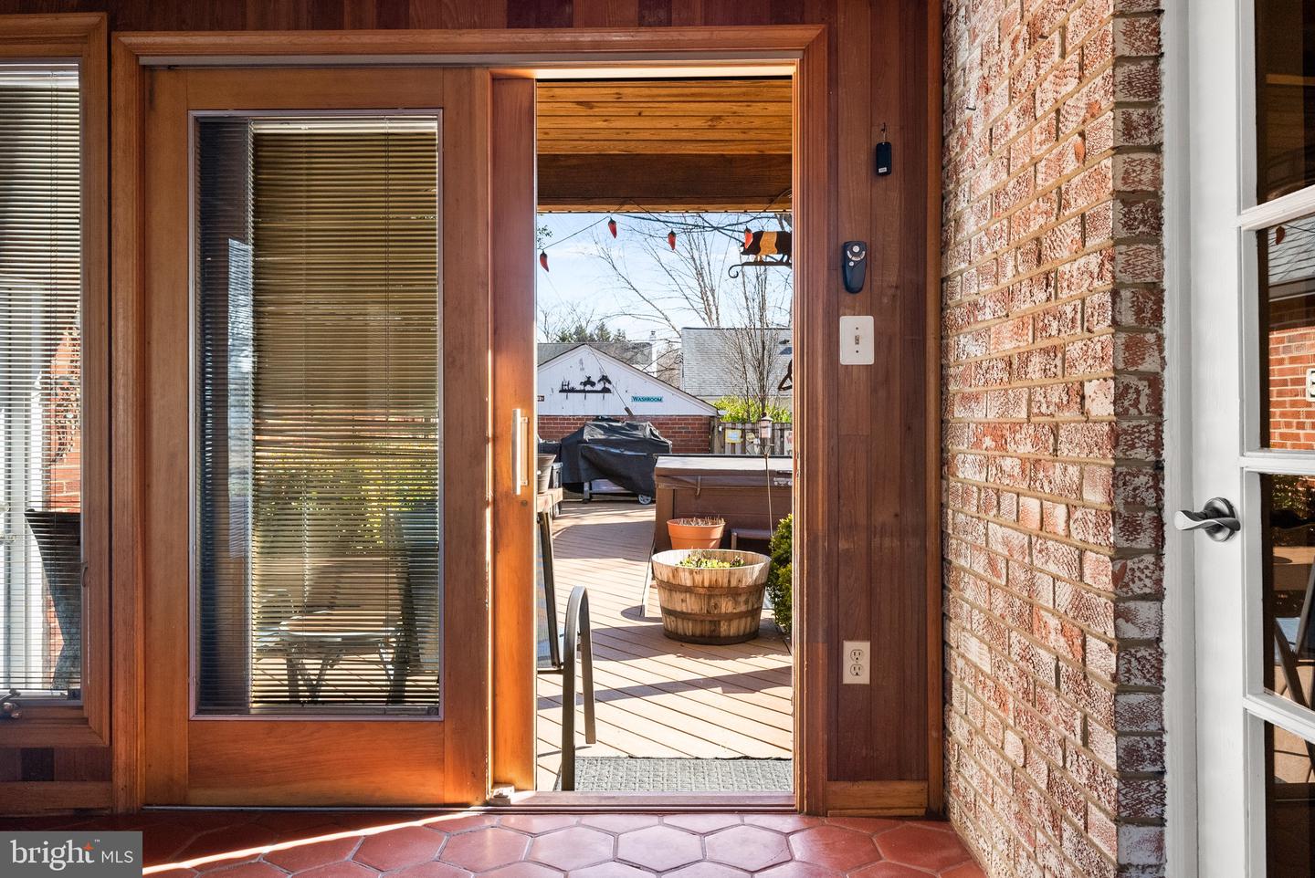 5542 18TH RD N, ARLINGTON, Virginia 22205, 4 Bedrooms Bedrooms, ,3 BathroomsBathrooms,Residential,For sale,5542 18TH RD N,VAAR2069272 MLS # VAAR2069272