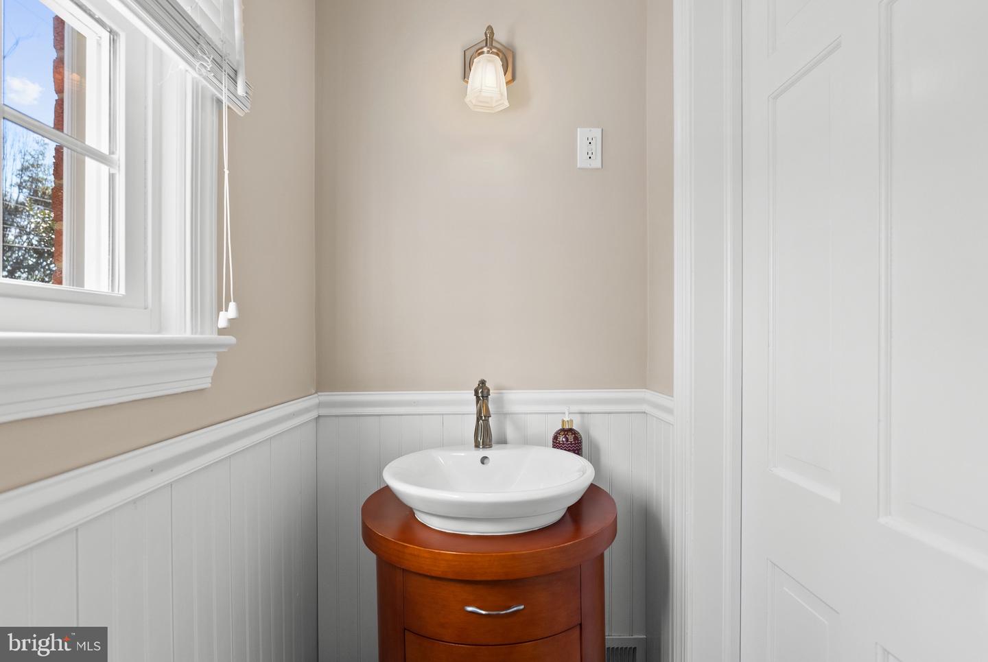 5542 18TH RD N, ARLINGTON, Virginia 22205, 4 Bedrooms Bedrooms, ,3 BathroomsBathrooms,Residential,For sale,5542 18TH RD N,VAAR2069272 MLS # VAAR2069272