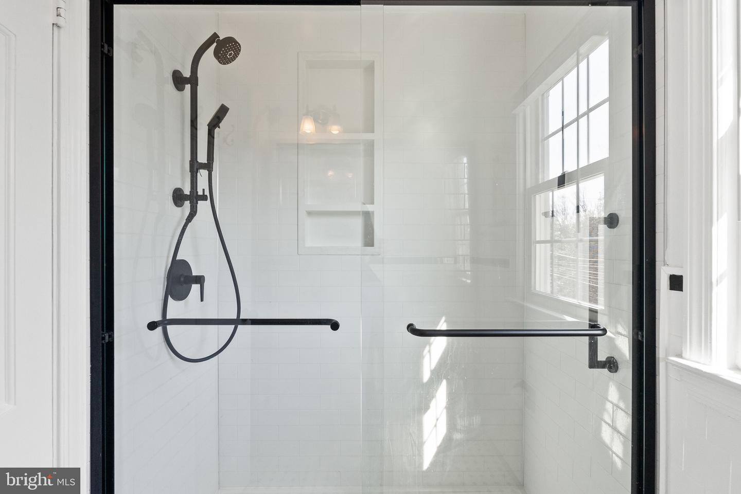 5542 18TH RD N, ARLINGTON, Virginia 22205, 4 Bedrooms Bedrooms, ,3 BathroomsBathrooms,Residential,For sale,5542 18TH RD N,VAAR2069272 MLS # VAAR2069272