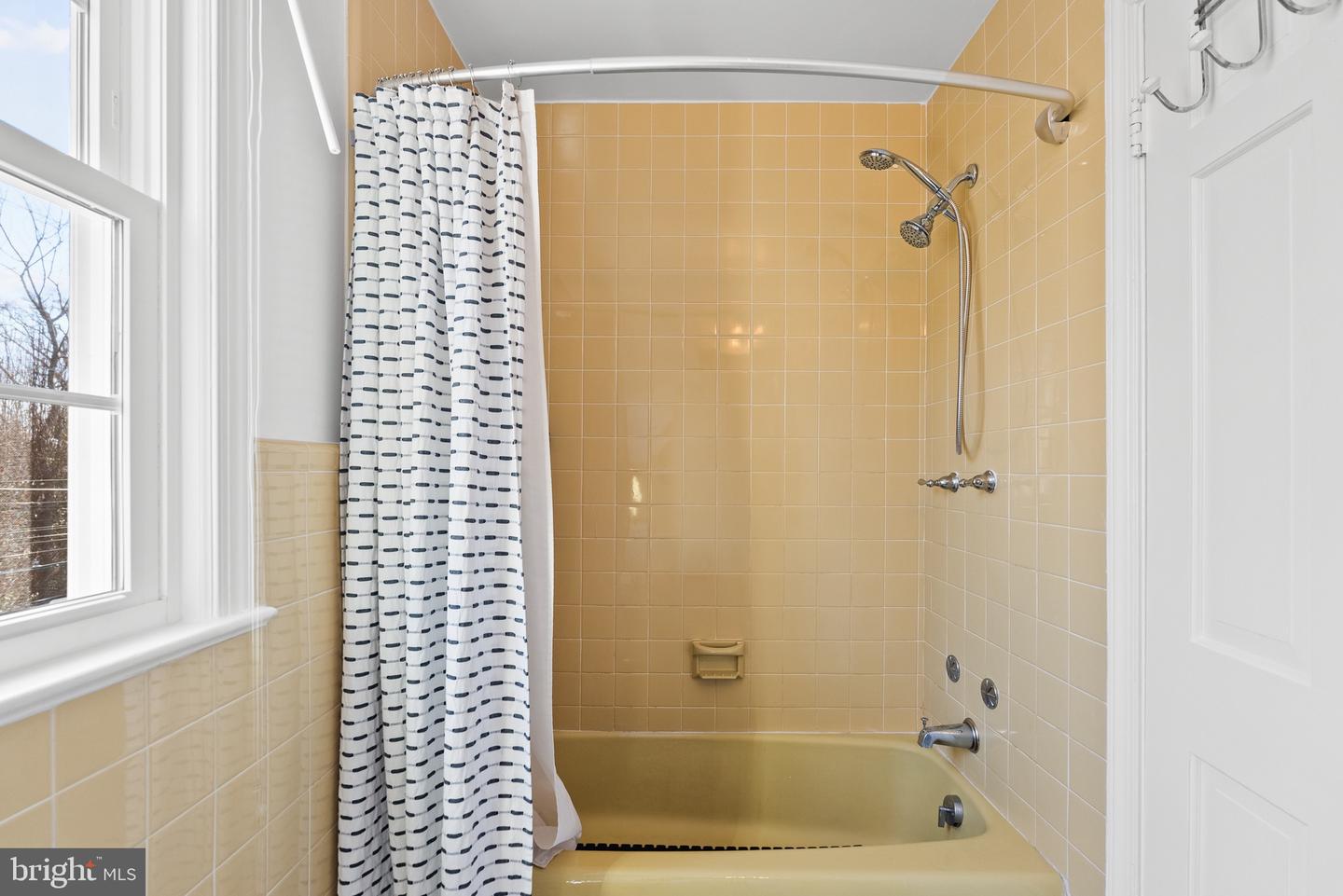 5542 18TH RD N, ARLINGTON, Virginia 22205, 4 Bedrooms Bedrooms, ,3 BathroomsBathrooms,Residential,For sale,5542 18TH RD N,VAAR2069272 MLS # VAAR2069272