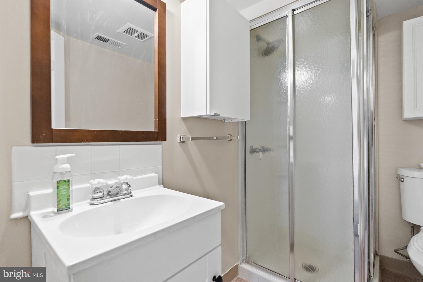 5542 18TH RD N, ARLINGTON, Virginia 22205, 4 Bedrooms Bedrooms, ,3 BathroomsBathrooms,Residential,For sale,5542 18TH RD N,VAAR2069272 MLS # VAAR2069272