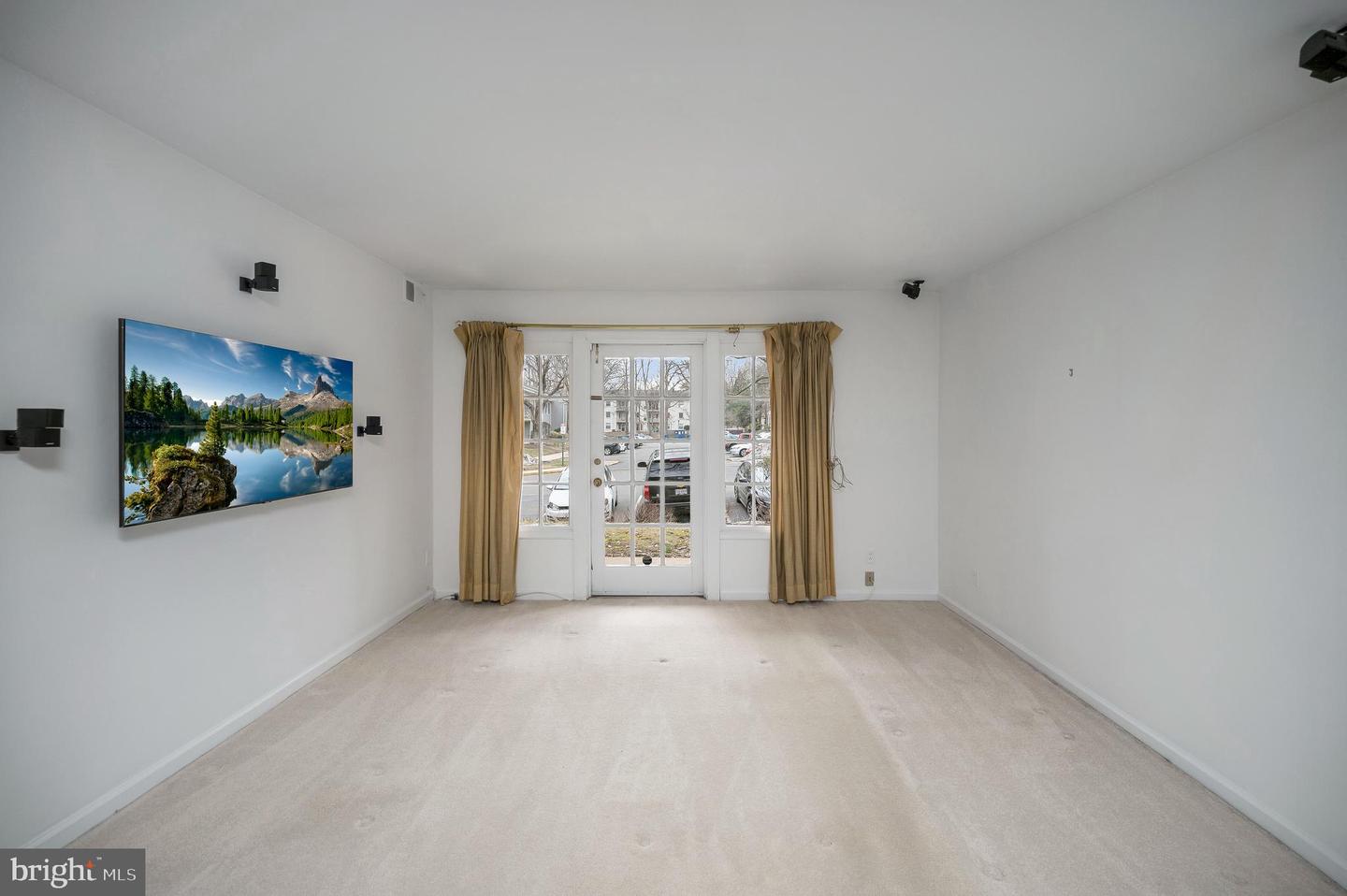 5902-B QUEENSTON ST #505, SPRINGFIELD, Virginia 22152, 2 Bedrooms Bedrooms, ,1 BathroomBathrooms,Residential,For sale,5902-B QUEENSTON ST #505,VAFX2292676 MLS # VAFX2292676