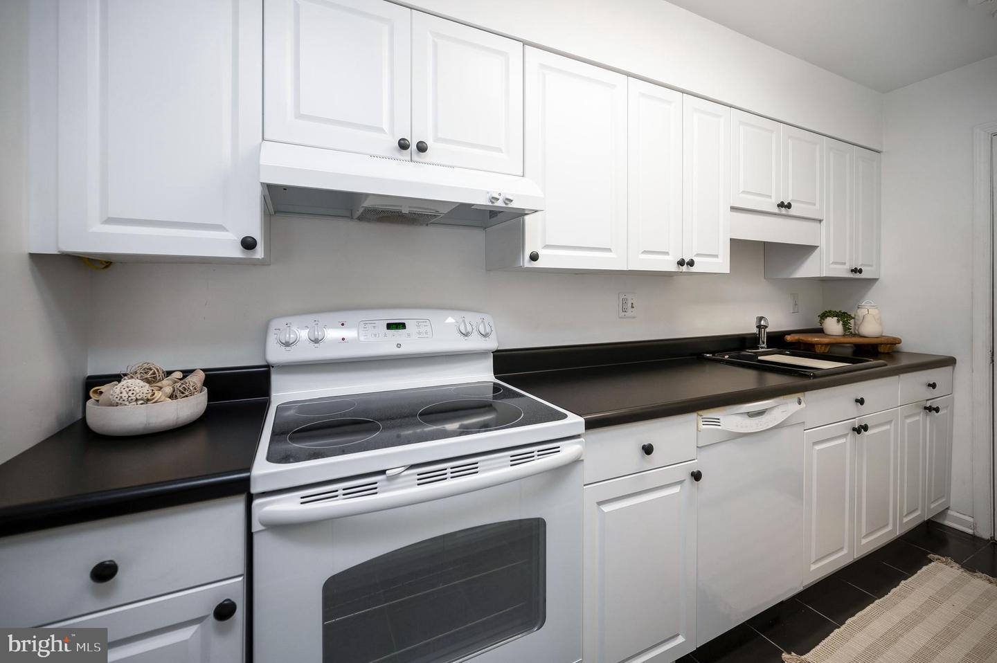 5902-B QUEENSTON ST #505, SPRINGFIELD, Virginia 22152, 2 Bedrooms Bedrooms, ,1 BathroomBathrooms,Residential,For sale,5902-B QUEENSTON ST #505,VAFX2292676 MLS # VAFX2292676