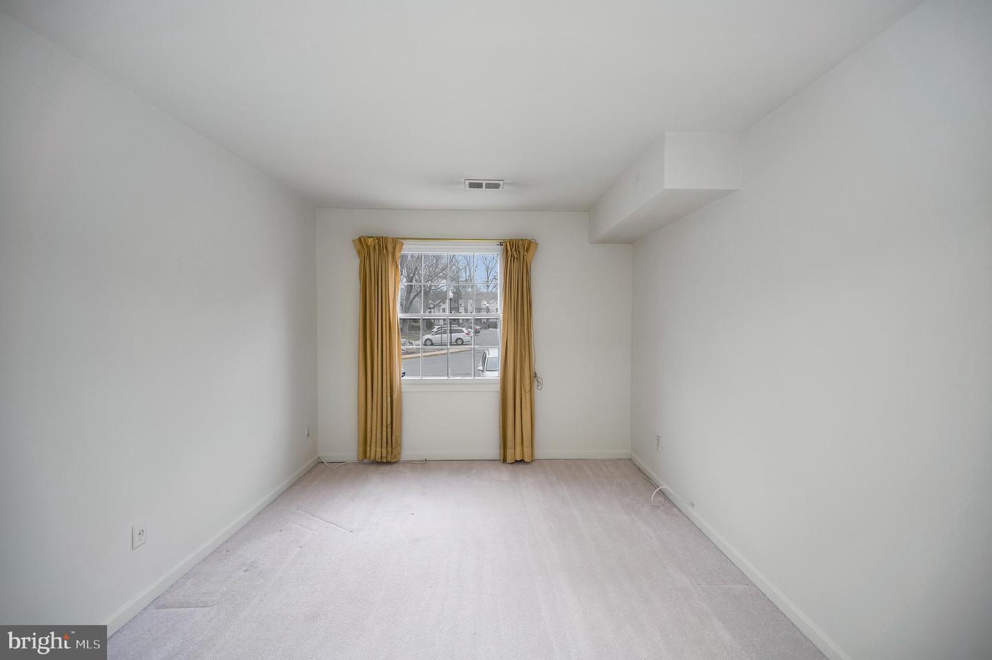 5902-B QUEENSTON ST #505, SPRINGFIELD, Virginia 22152, 2 Bedrooms Bedrooms, ,1 BathroomBathrooms,Residential,For sale,5902-B QUEENSTON ST #505,VAFX2292676 MLS # VAFX2292676