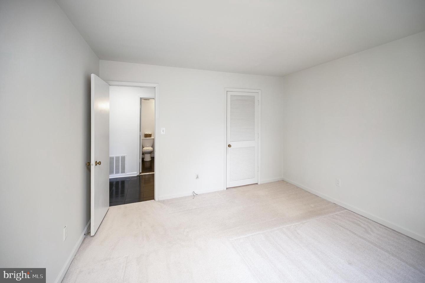 5902-B QUEENSTON ST #505, SPRINGFIELD, Virginia 22152, 2 Bedrooms Bedrooms, ,1 BathroomBathrooms,Residential,For sale,5902-B QUEENSTON ST #505,VAFX2292676 MLS # VAFX2292676