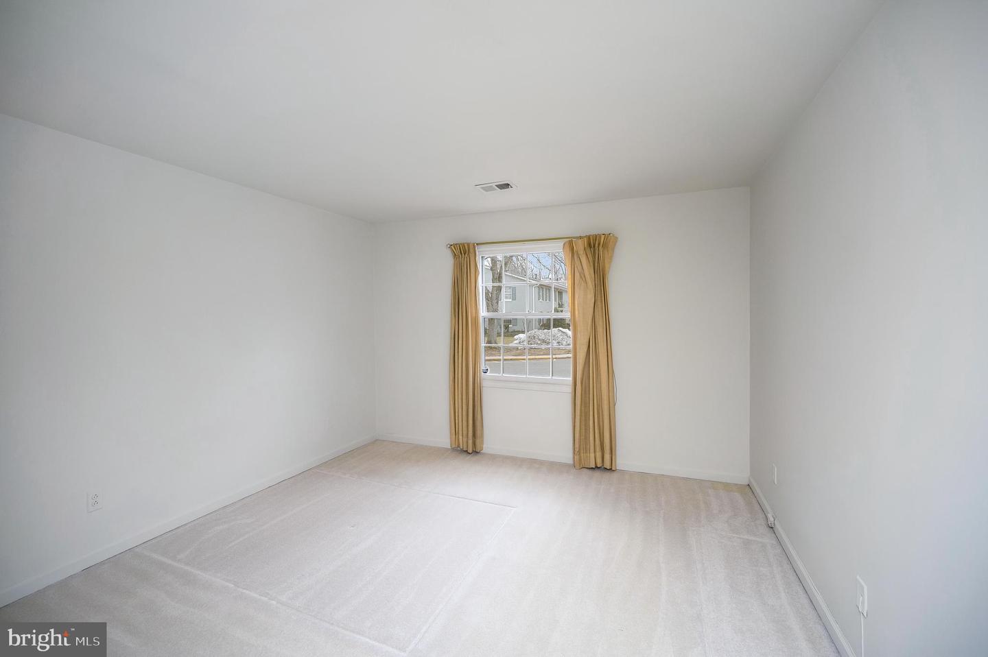 5902-B QUEENSTON ST #505, SPRINGFIELD, Virginia 22152, 2 Bedrooms Bedrooms, ,1 BathroomBathrooms,Residential,For sale,5902-B QUEENSTON ST #505,VAFX2292676 MLS # VAFX2292676