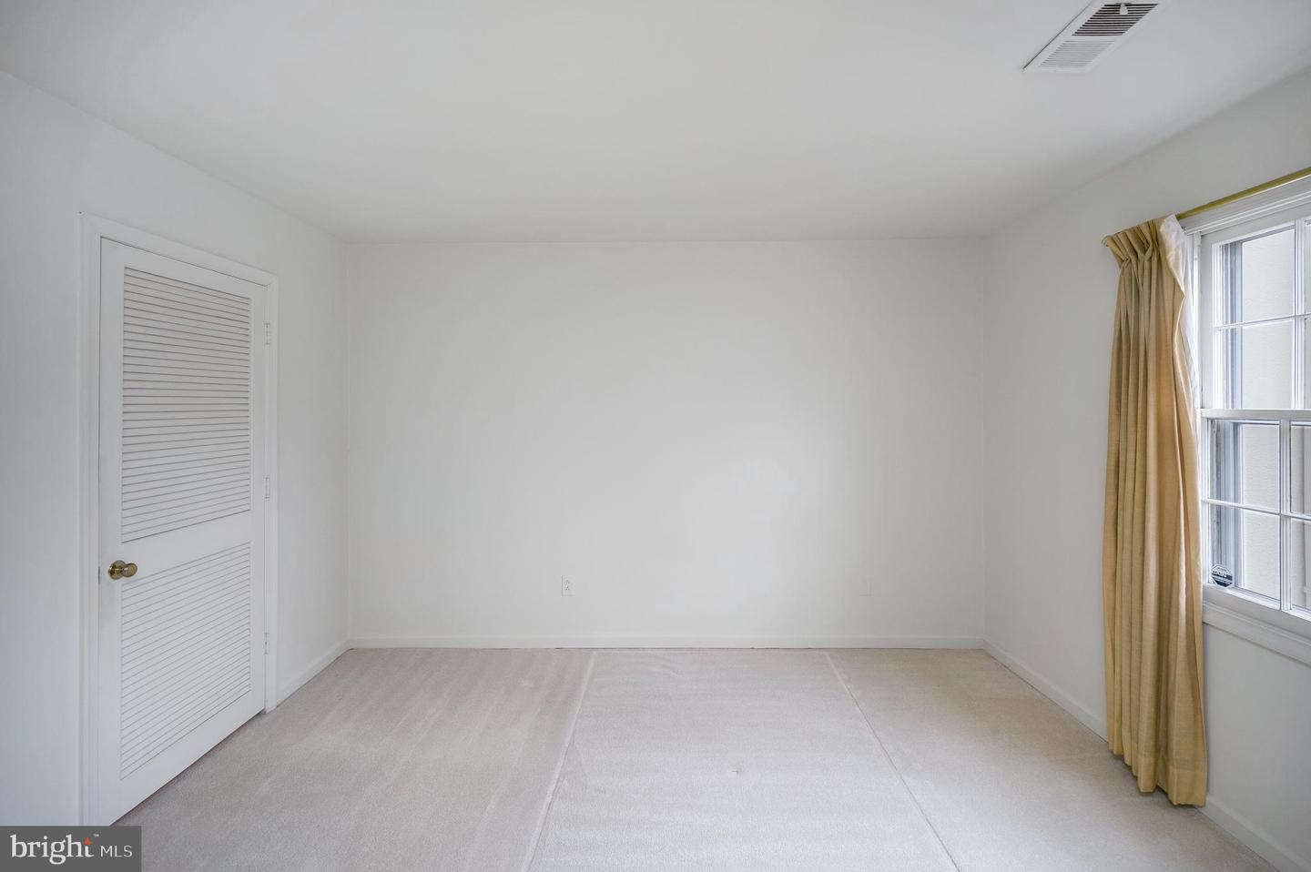 5902-B QUEENSTON ST #505, SPRINGFIELD, Virginia 22152, 2 Bedrooms Bedrooms, ,1 BathroomBathrooms,Residential,For sale,5902-B QUEENSTON ST #505,VAFX2292676 MLS # VAFX2292676