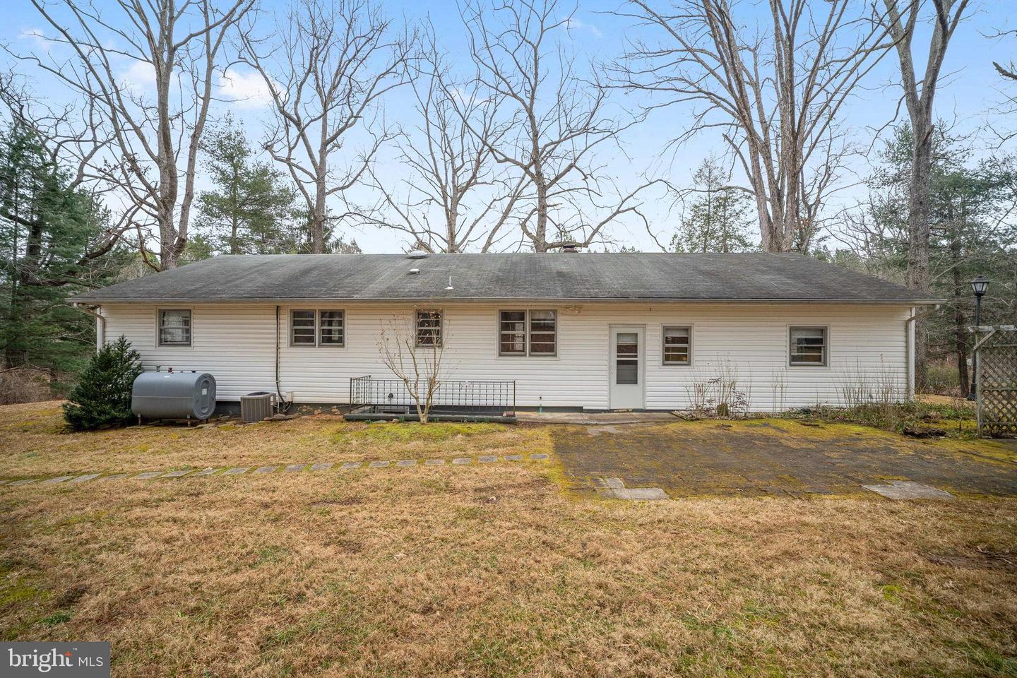 8710 THORNTON ROLLING RD, FREDERICKSBURG, Virginia 22408, 3 Bedrooms Bedrooms, 4 Rooms Rooms,1 BathroomBathrooms,Residential,For sale,8710 THORNTON ROLLING RD,VASP2039542 MLS # VASP2039542
