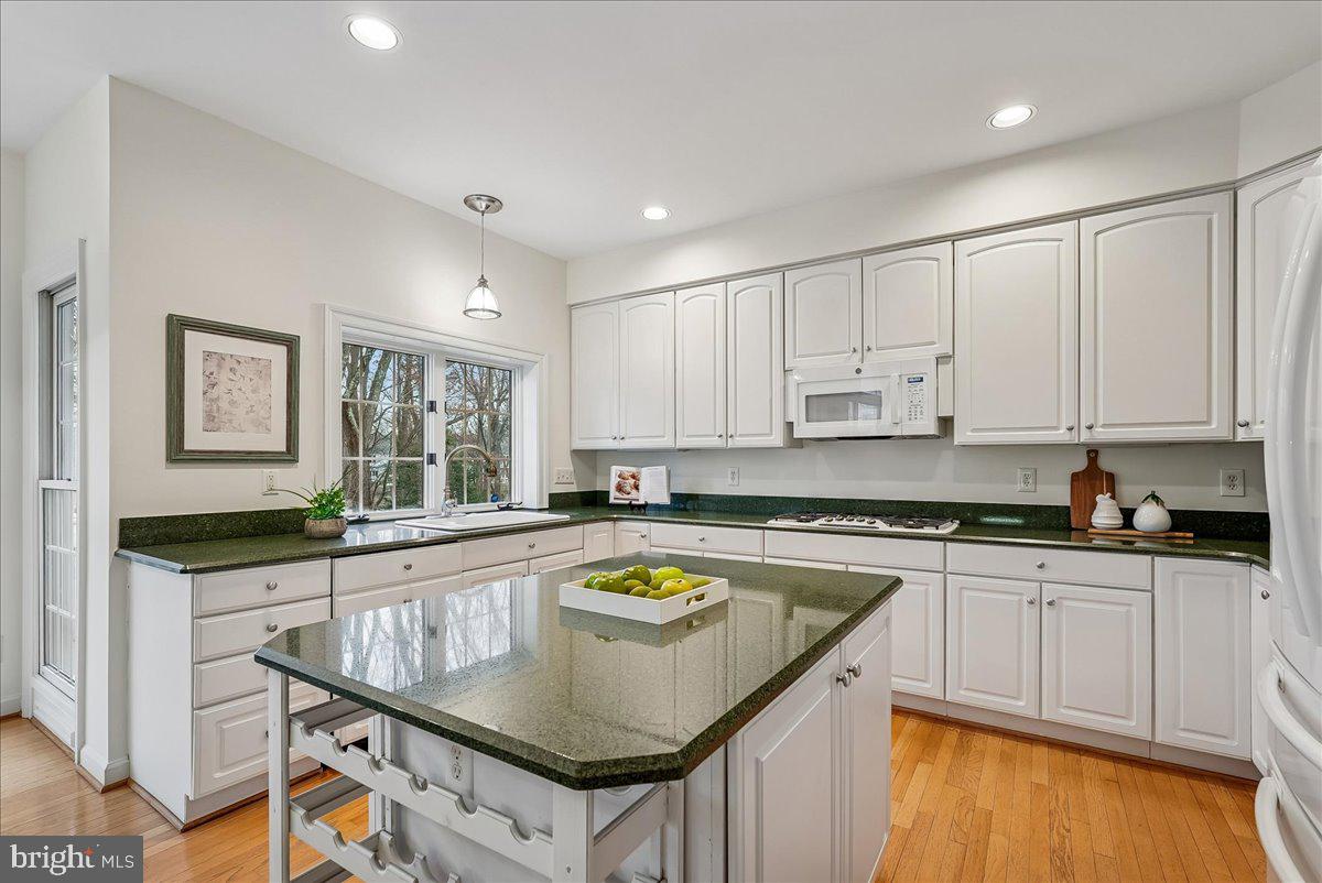 8411 BLACK STALLION PL, VIENNA, Virginia 22182, 4 Bedrooms Bedrooms, ,3 BathroomsBathrooms,Residential,For sale,8411 BLACK STALLION PL,VAFX2292694 MLS # VAFX2292694