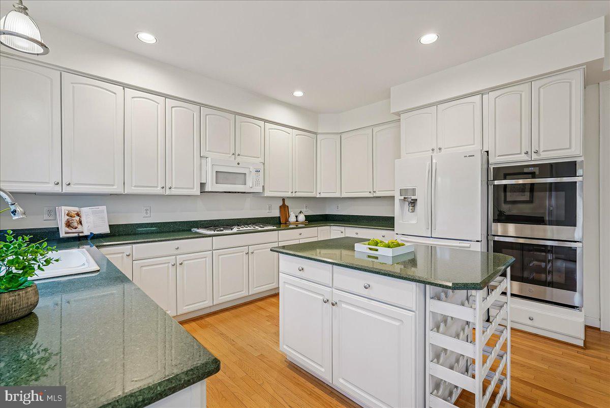 8411 BLACK STALLION PL, VIENNA, Virginia 22182, 4 Bedrooms Bedrooms, ,3 BathroomsBathrooms,Residential,For sale,8411 BLACK STALLION PL,VAFX2292694 MLS # VAFX2292694