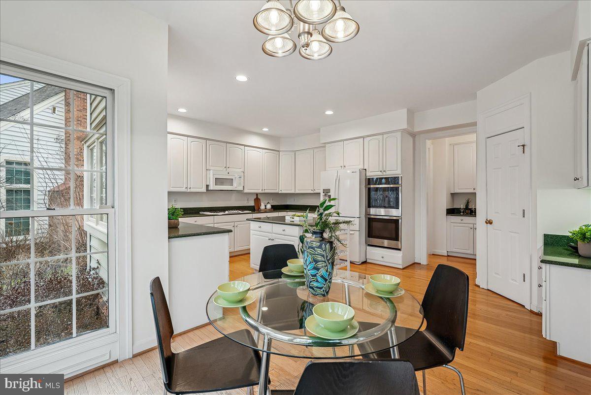 8411 BLACK STALLION PL, VIENNA, Virginia 22182, 4 Bedrooms Bedrooms, ,3 BathroomsBathrooms,Residential,For sale,8411 BLACK STALLION PL,VAFX2292694 MLS # VAFX2292694