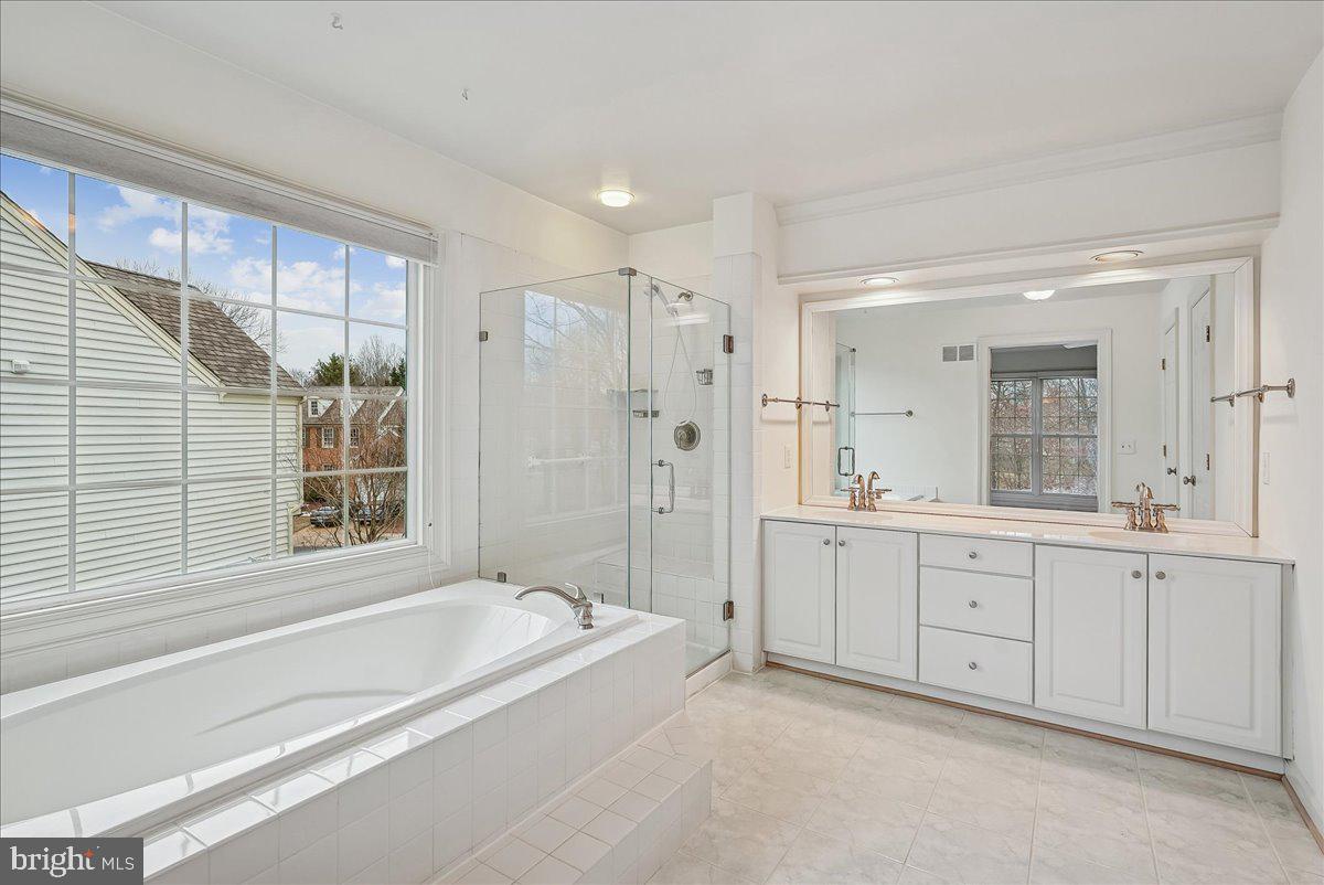 8411 BLACK STALLION PL, VIENNA, Virginia 22182, 4 Bedrooms Bedrooms, ,3 BathroomsBathrooms,Residential,For sale,8411 BLACK STALLION PL,VAFX2292694 MLS # VAFX2292694