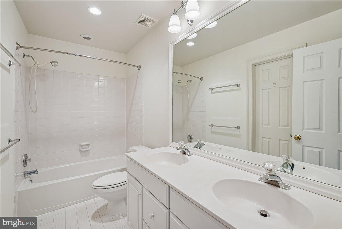 8411 BLACK STALLION PL, VIENNA, Virginia 22182, 4 Bedrooms Bedrooms, ,3 BathroomsBathrooms,Residential,For sale,8411 BLACK STALLION PL,VAFX2292694 MLS # VAFX2292694