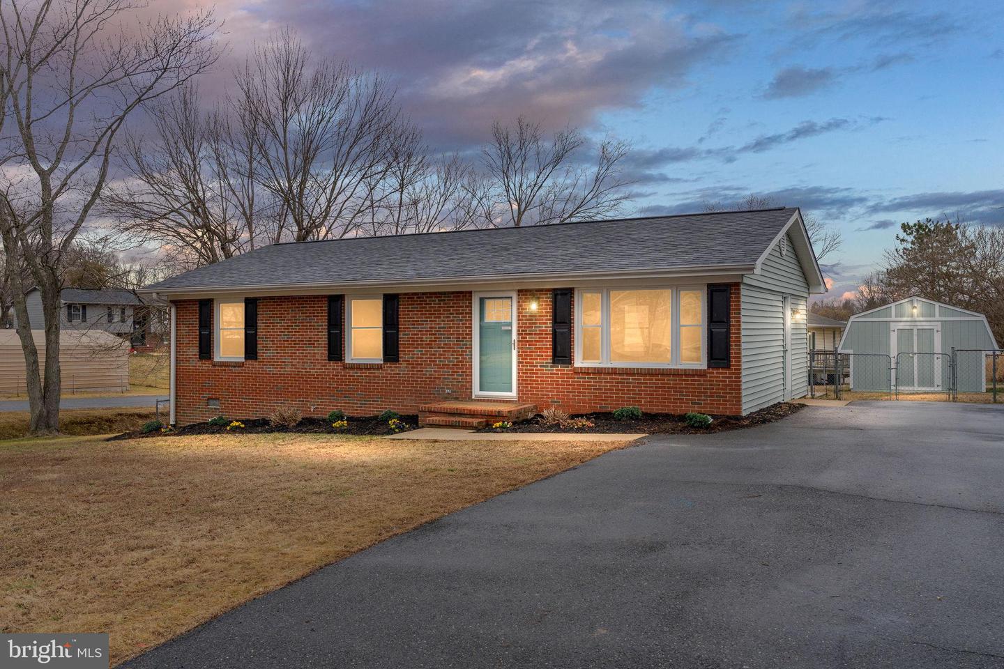 402 SULLIVAN DR, FREDERICKSBURG, Virginia 22405, 3 Bedrooms Bedrooms, 7 Rooms Rooms,2 BathroomsBathrooms,Residential,For sale,402 SULLIVAN DR,VAST2046460 MLS # VAST2046460