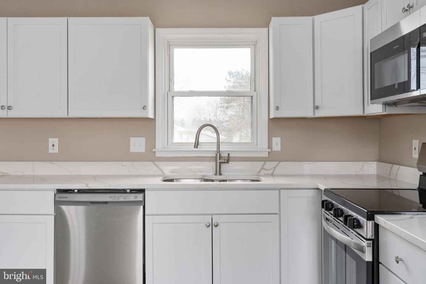 402 SULLIVAN DR, FREDERICKSBURG, Virginia 22405, 3 Bedrooms Bedrooms, 7 Rooms Rooms,2 BathroomsBathrooms,Residential,For sale,402 SULLIVAN DR,VAST2046460 MLS # VAST2046460